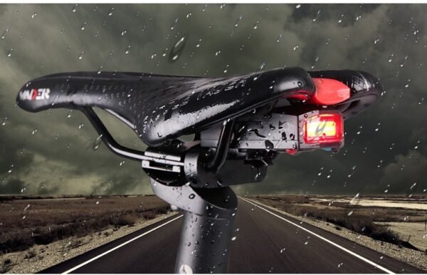 night-mountain-trail-riding-visibility Night mountain trail riding with high brightness bike tail light