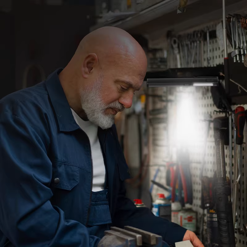 IPX4 water resistant magnetic work light in drizzle